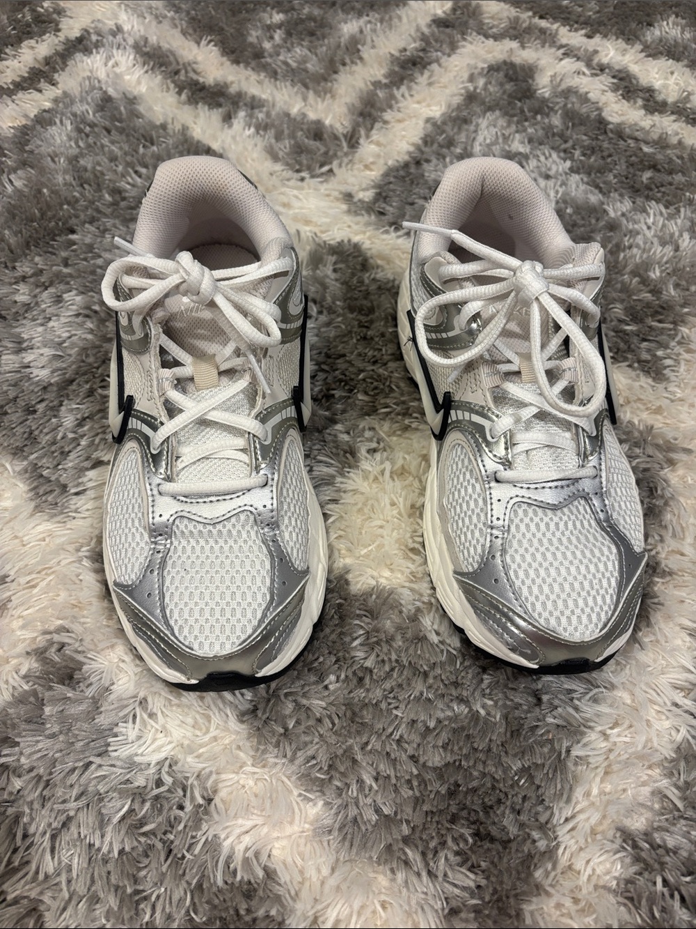 Nike V5 RNR women’s sneakers. Women’s size 7.5.
